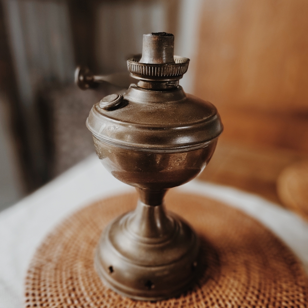 Vintage Brass Oil Lamp - Picture 2 of 4